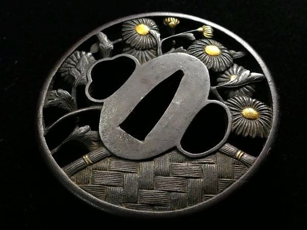 Tsuba Japanese Sword Accessory "Chrysanthemum pattern on a woven cloth"  2.89in8