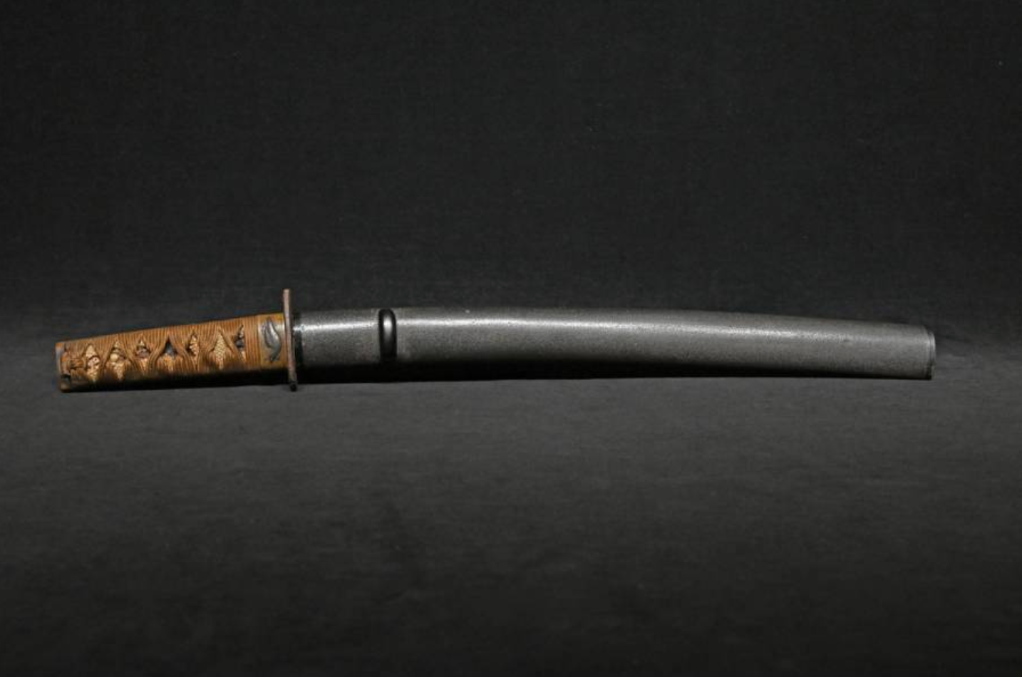 Japanese Sword  Antique Tanto Unsigned "Zaimei Unryū-zu Tsuba" 10.86 in2