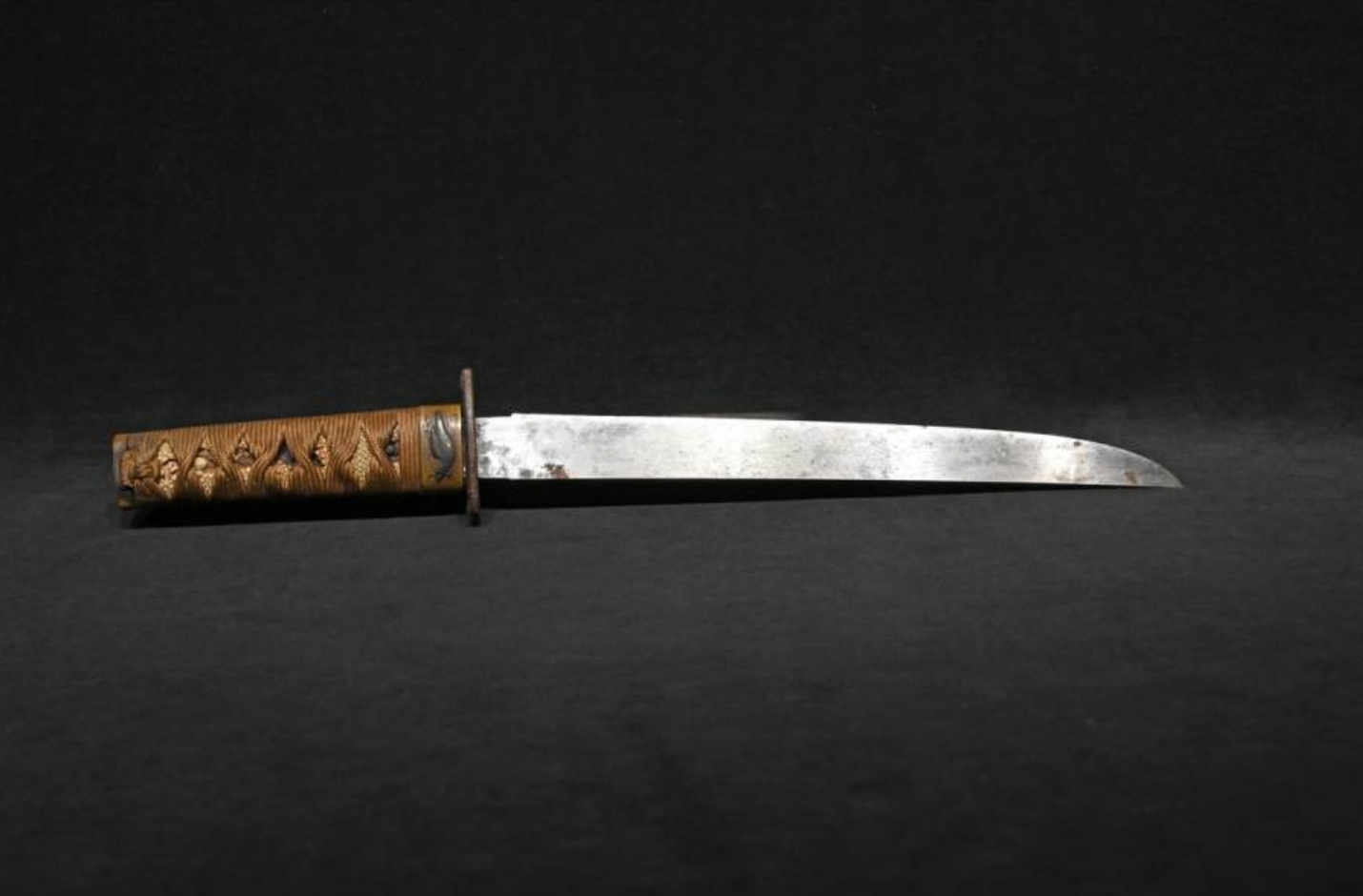 Japanese Sword  Antique Tanto Unsigned "Zaimei Unryū-zu Tsuba" 10.86 in3