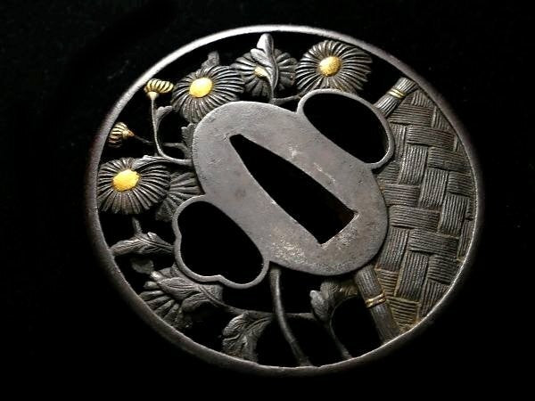 Tsuba Japanese Sword Accessory "Chrysanthemum pattern on a woven cloth"  2.89in7